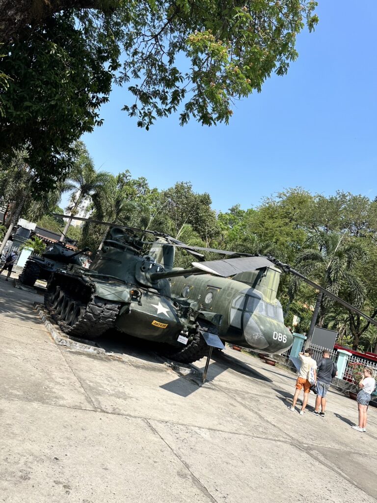 戦闘機や戦車